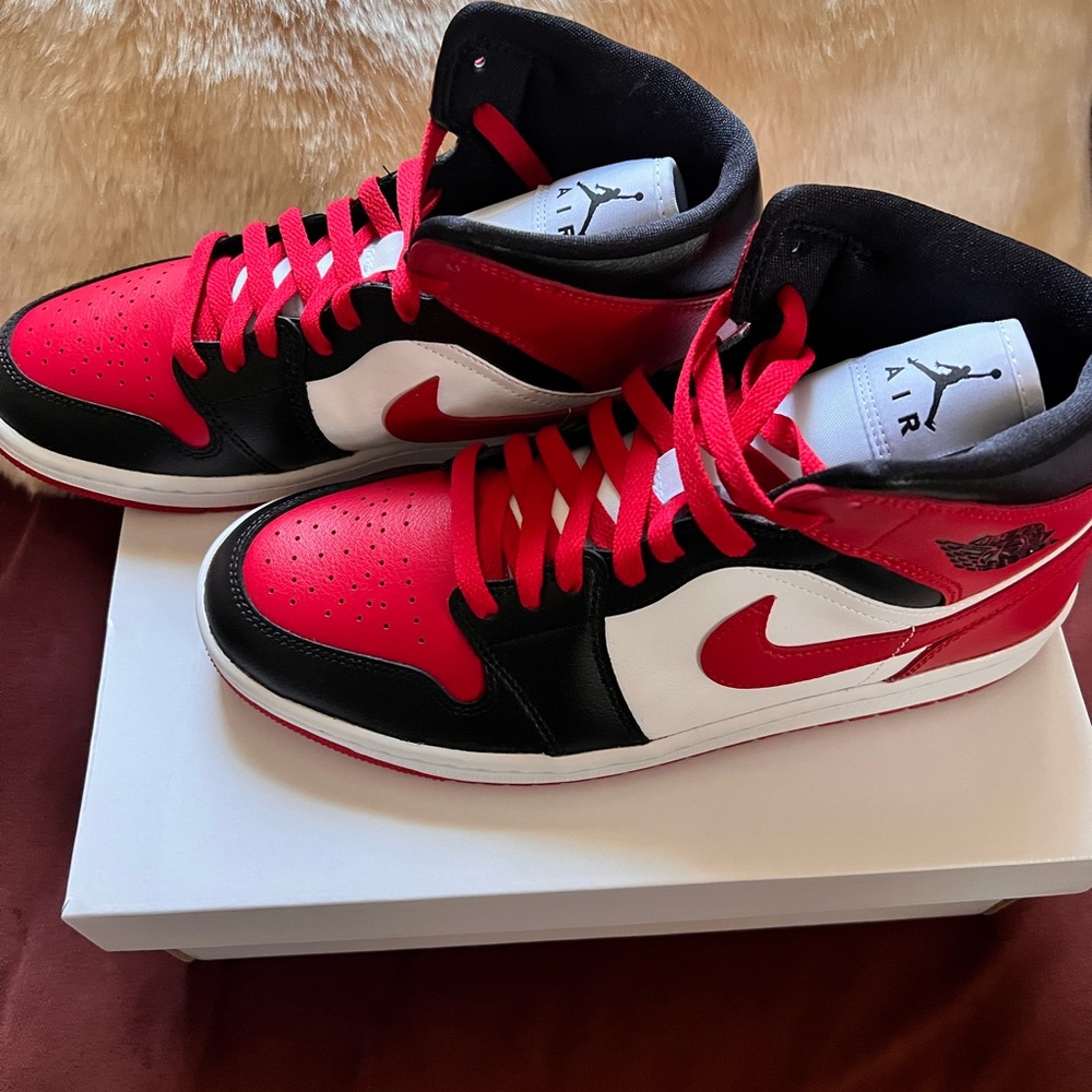 Air Jordan 1 Mid